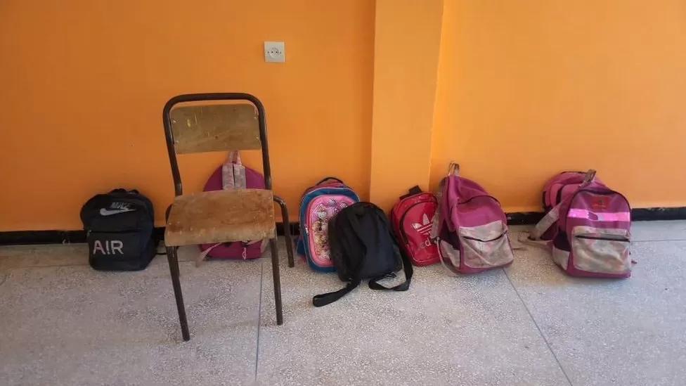 Marok, tërmeti u mori jetën të 32 nxënësve, mësuesja qan në klasën bosh