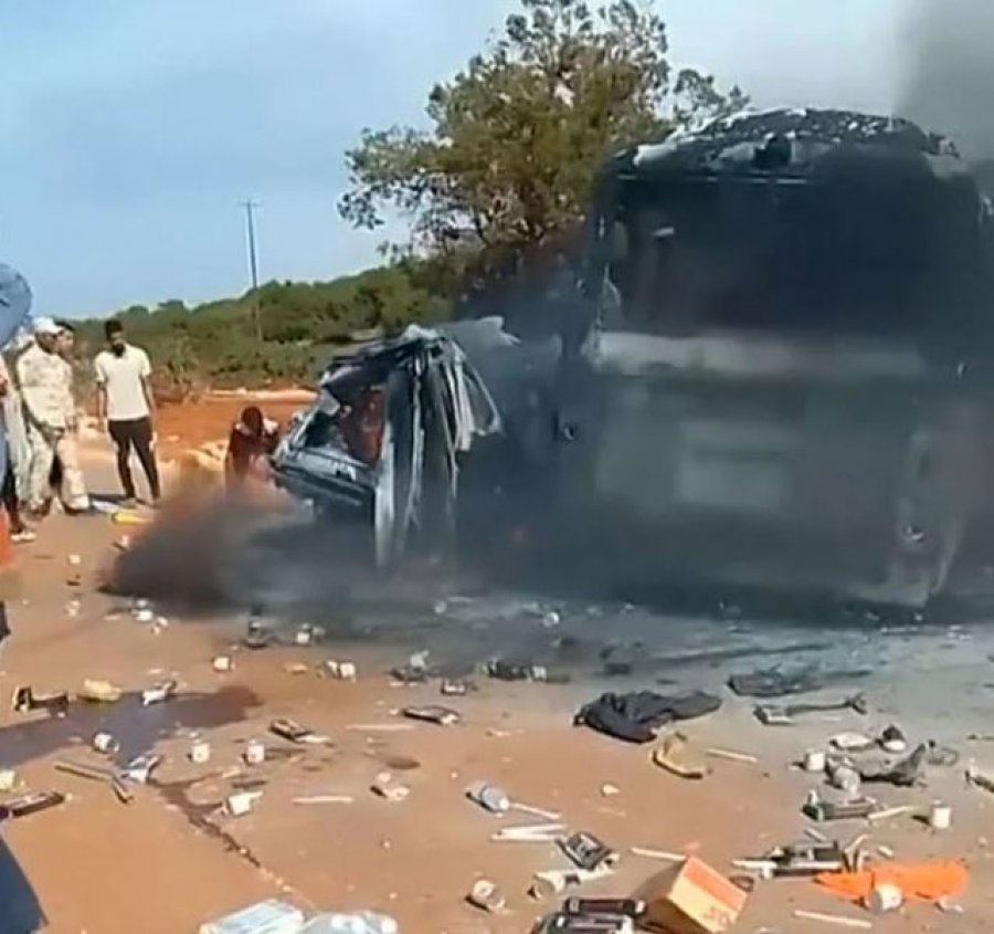 FOTO/ Shkuan për t’i ardhur në ndihmë Libisë, autobusi me ushtarë grekë përfshihet në aksident, 7 të vdekur