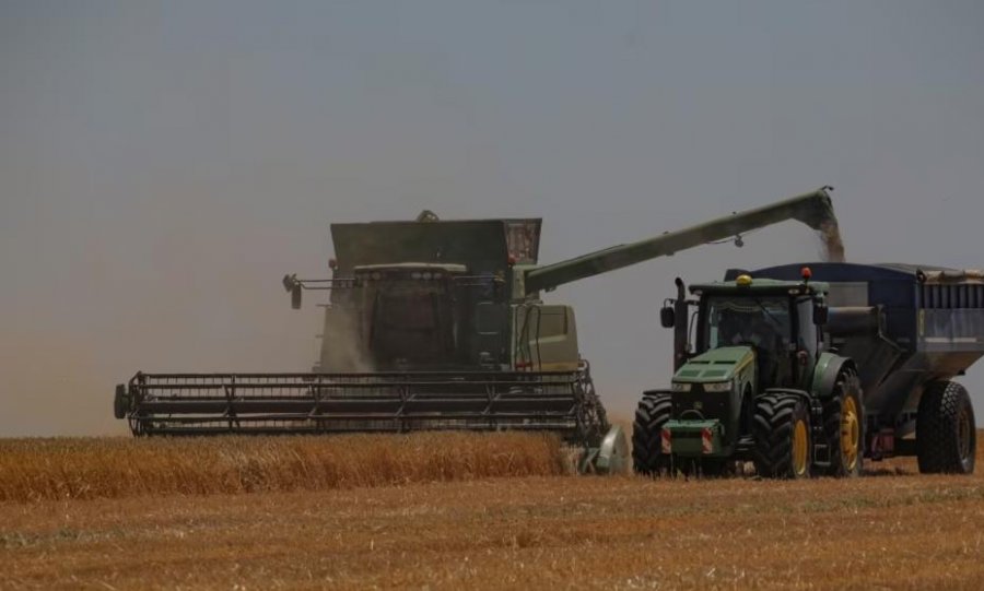 Ukraina padit fqinjët evropianë për ndalesën në importet ushqimore