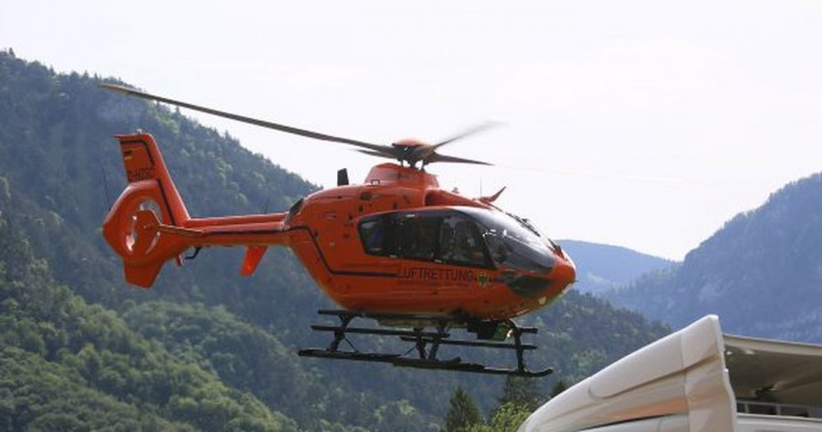 Aksidenti në aksin Pogradec-Lin/ Turistja italiane niset me helikopter drejt Tiranës