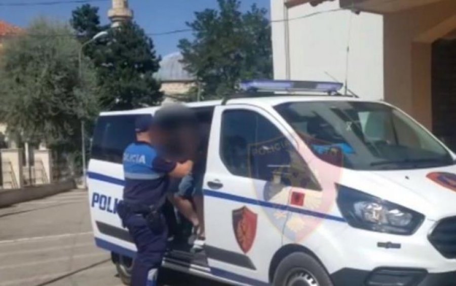 600 euro personi/ Mbushi makinën plot me emigrantë për t’i kaluar në Kosovë, arrestohet 36- vjeçari
