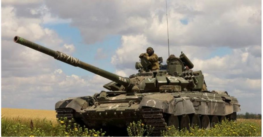 Rusia rrit prodhimin e pajisjeve ushtarake