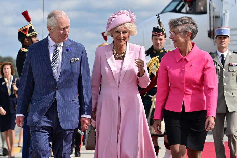 Monarku Charles viziton Francën, pritet me ceremoni madhështore nga Parisi