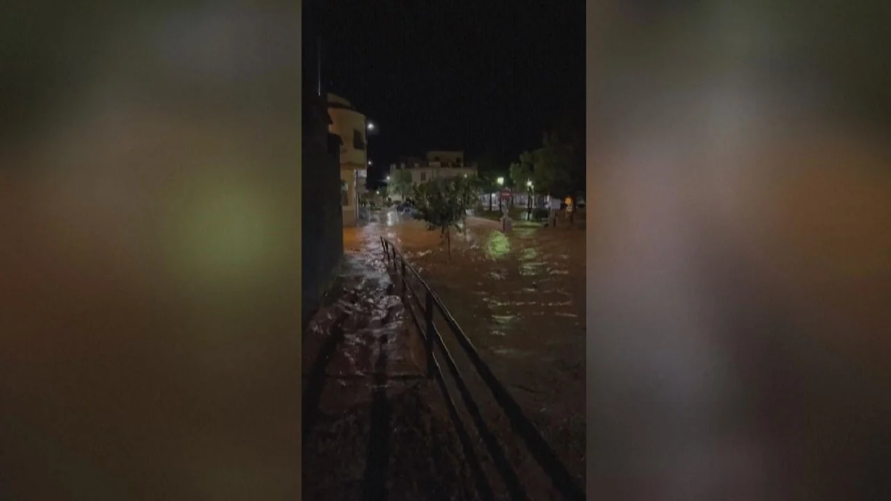 Spanja nuk gjen qetësi - Stuhia sjell përmbytje, uji vërshon në rrugë e banesa