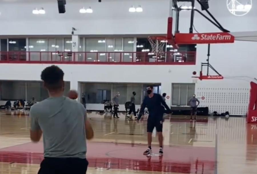 VIDEO/ Saktësia në maksimum, basketbollisti shënon 105 kosha radhazi