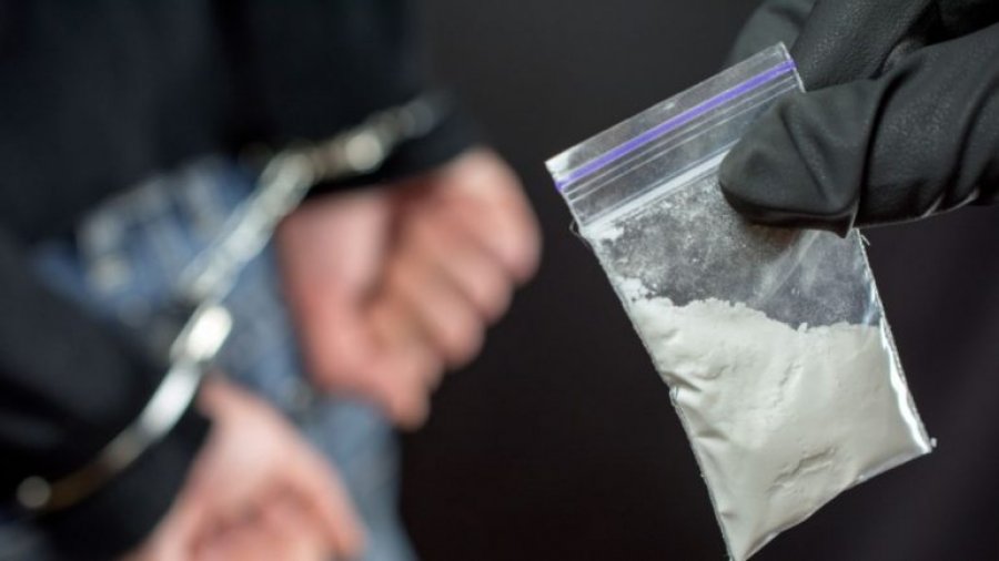  Arrestohet shqiptari në Gjermani, fshehu 3 kg marijuanë në bagazhin e makinës