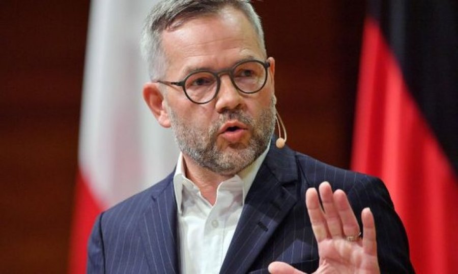 Deputeti gjerman: Jam kureshtar ta shoh çfarë jusfikimi do të ketë Vuçiçi për sulmin në Veri