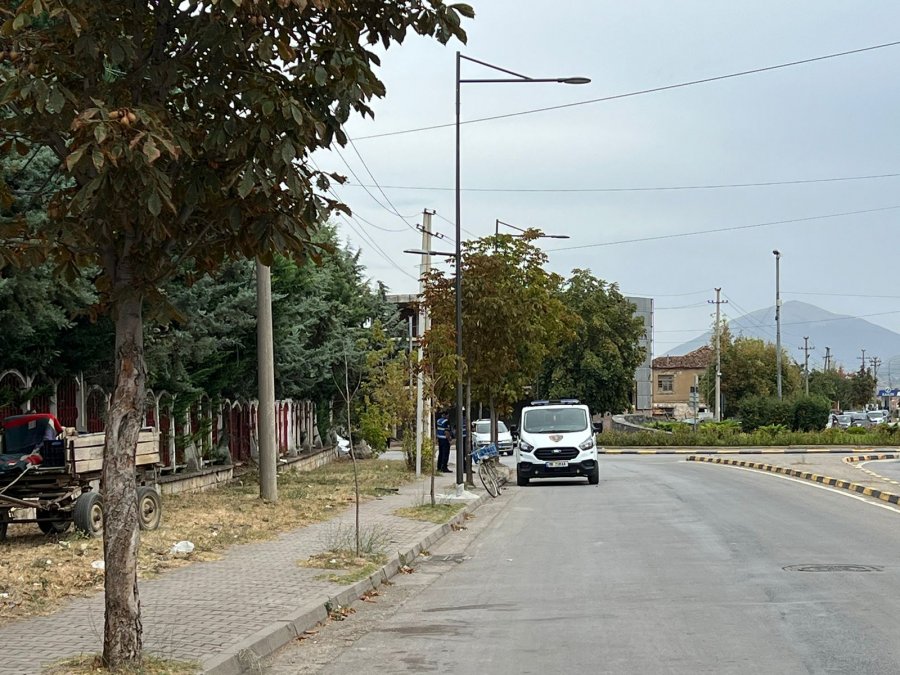Plaku nxjerr thikën në Korçë, plagos 45-vjeçarin