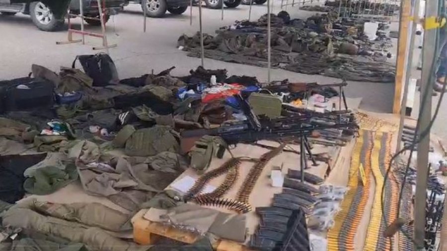 FOTO/ Arsenali i përdorur gjatë sulmit terrorist në Kosovë, armatimet i përkasin ushtrisë serbe…