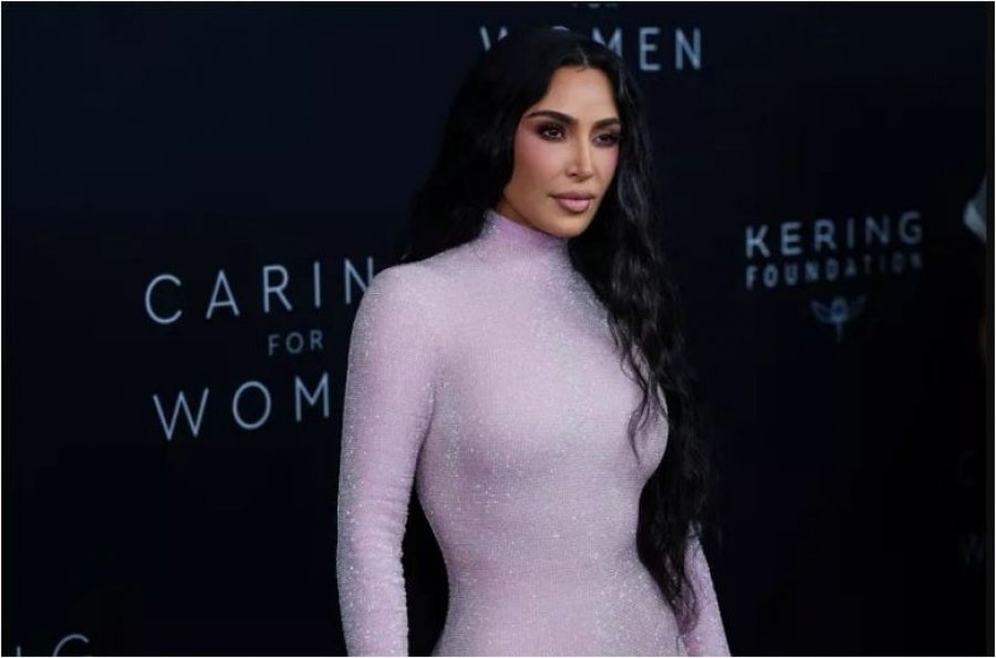 Me vetulla super të holla dhe flokë të prerë: Kim Kardashian nuk njihet
