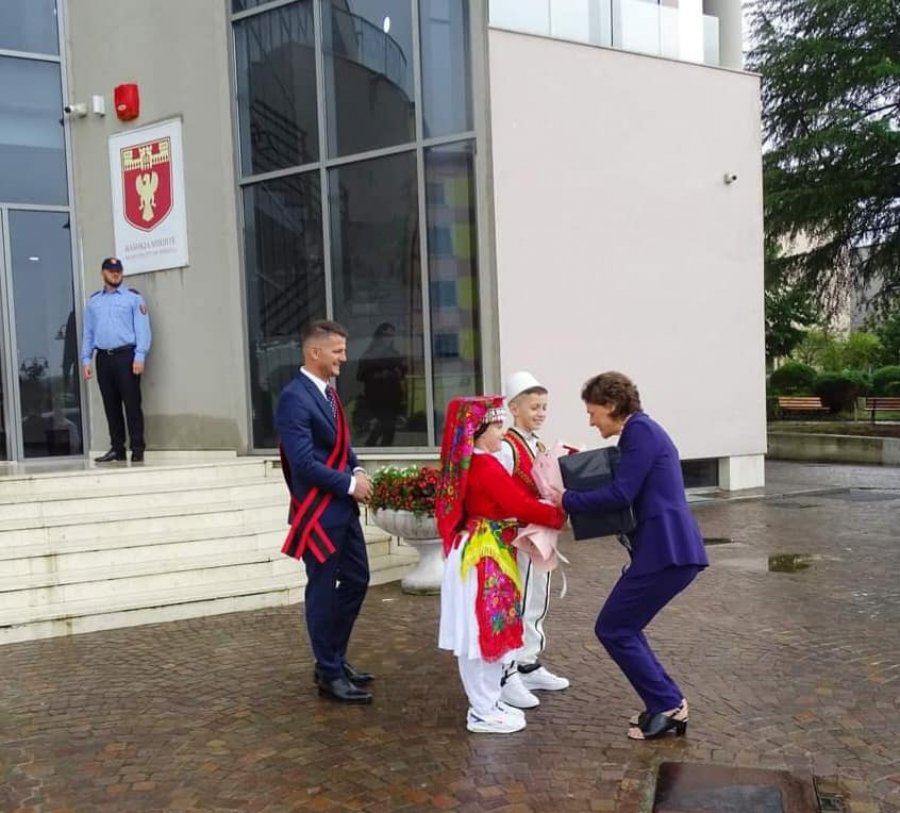 'Mirdita si një Zvicër e vogël': Mëlyshi mirëpret ambasadoren e Zvicrës dhe ekipin e projekteve