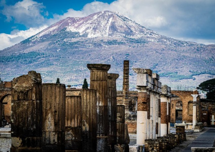 Frikë në Itali, qindra tërmete godasin supervullkanin në Napoli