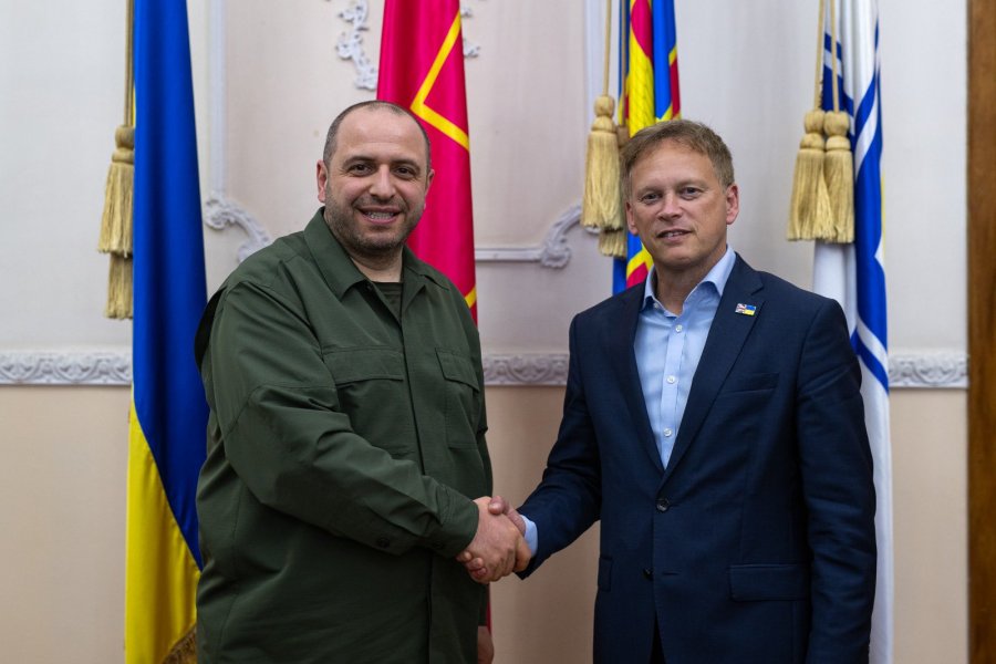 Ministri britanik i mbrojtjes takohet me homologun e ri ukrainas në Kiev