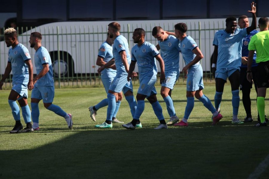 Dinamo mposht Laçin me 10 lojtarë dhe merr fitoren e dytë në kampionat