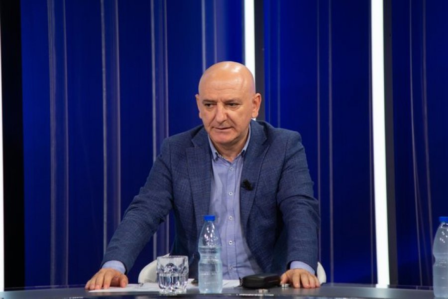 E mundi edhe Arlind Qori në Tiranë/ Bejko: Basha duhet të përjashtonte edhe më shumë deputetë