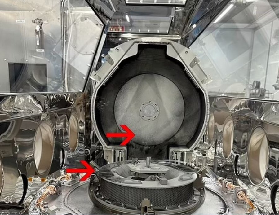 Kapsula hapësinore e NASA-s përmban material të zi misterioz
