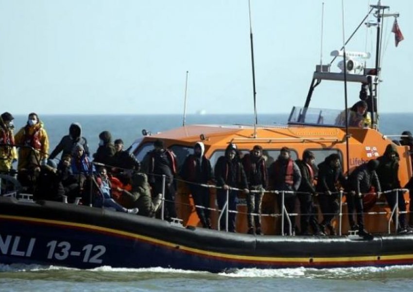 Rekord emigrantësh kaluan Kanalin Anglez në tremujorin e parë të 2024