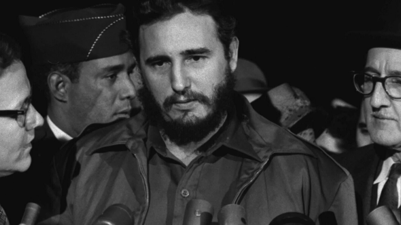10 liderët botërorë që u janë bërë më shumë atentate në histori, i dyti në listë, pas Fidel Kastros, Ahmet Zogu