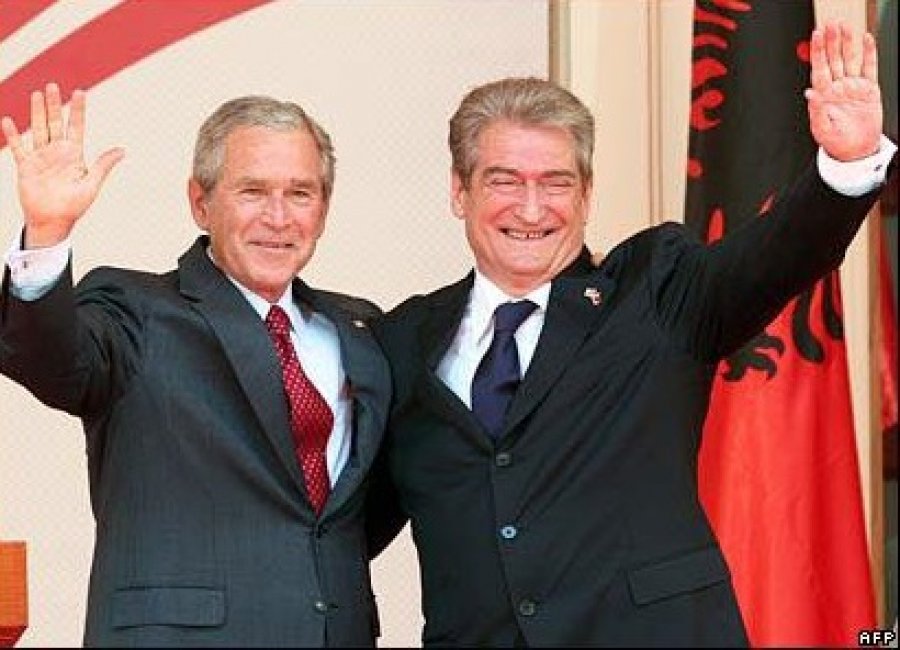 Blinken uron Shqipërinë: 15 vjet më parë ju ishit demokraci dhe partner serioz