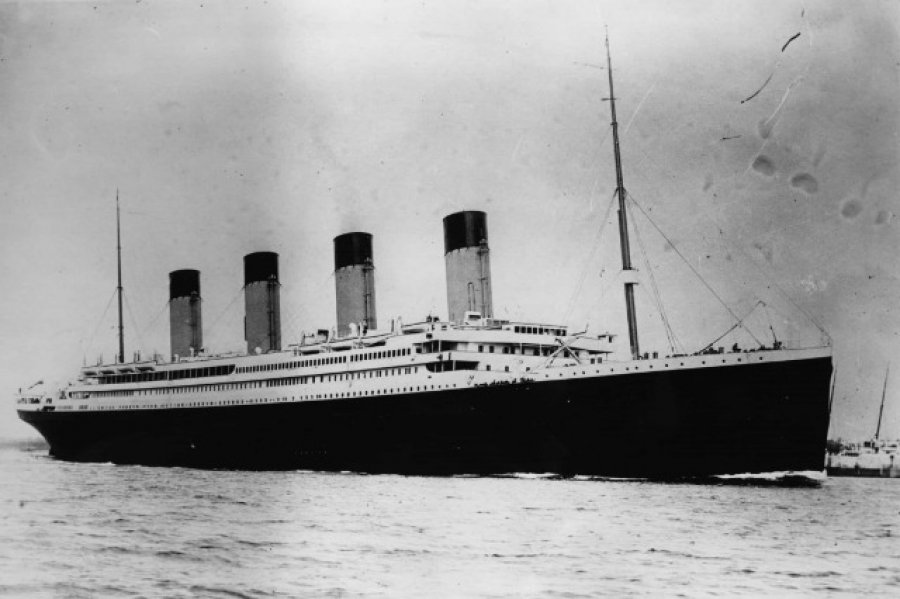 Sa kohë iu desh Titanikut të fundosej?