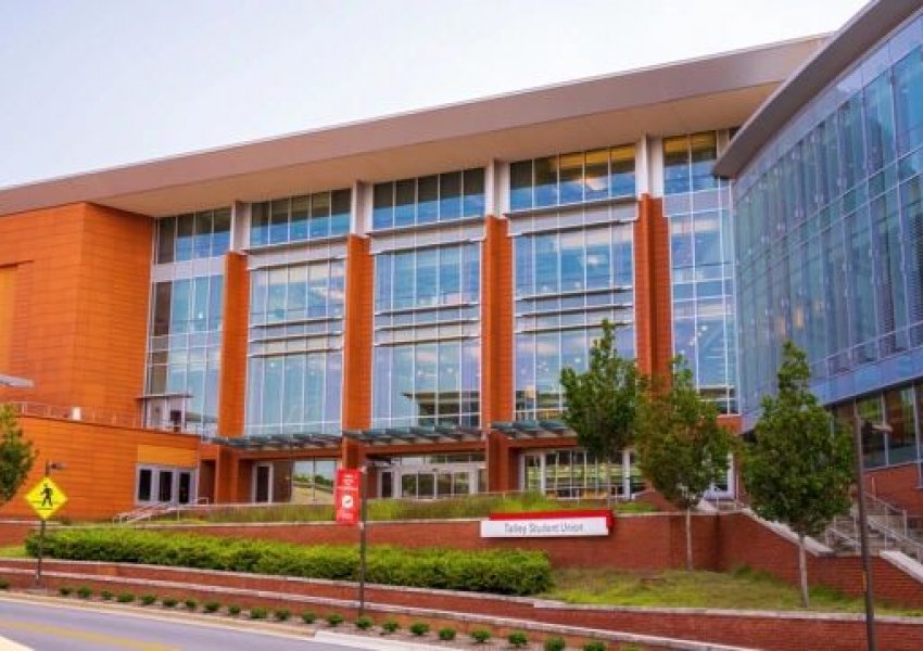 Universiteti i Karolinës së Veriut: Mbi 150 studentë të diagnostikuar me kancer pas ekspozimit toksik