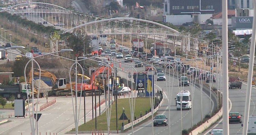 Zgjerimi i autostradës Tiranë-Durrës do zgjasë 19 muaj, shpejtësia do jetë 90-140 km/h