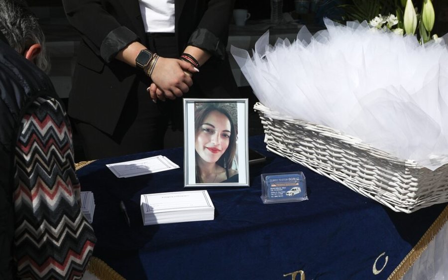 28-vjeçarja u vra nga ish-partneri teksa fliste me policinë, shkarkohen 5 oficerë grekë