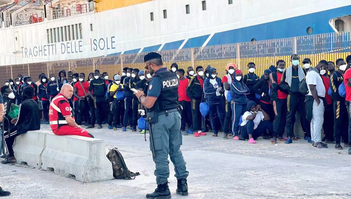 EKSKLUZIVE/ Dokumenti: policë italianë gati për në burgun e refugjatëve në Gjadër, strehimi dhe pagesa e tyre