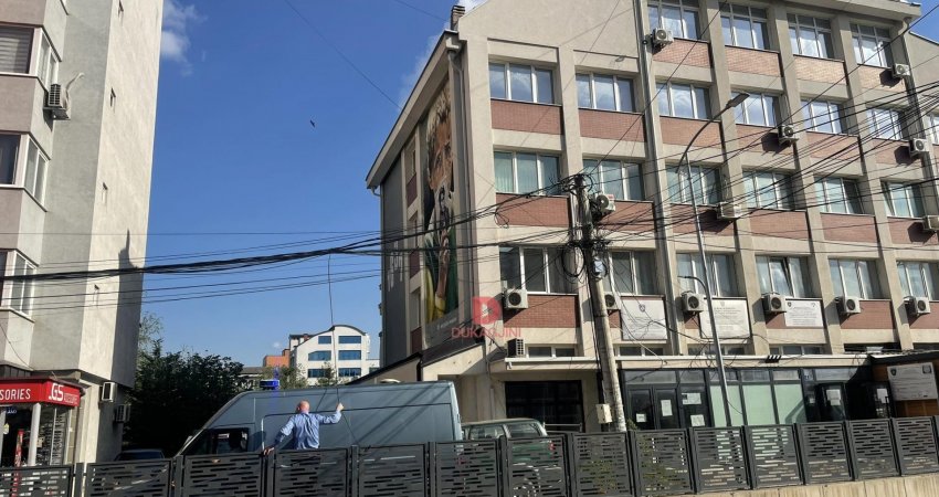 Detaje për gjenden shëndetësore të 15-vjeçarit, vëllait të 21-vjeçares së vrarë në Ferizaj
