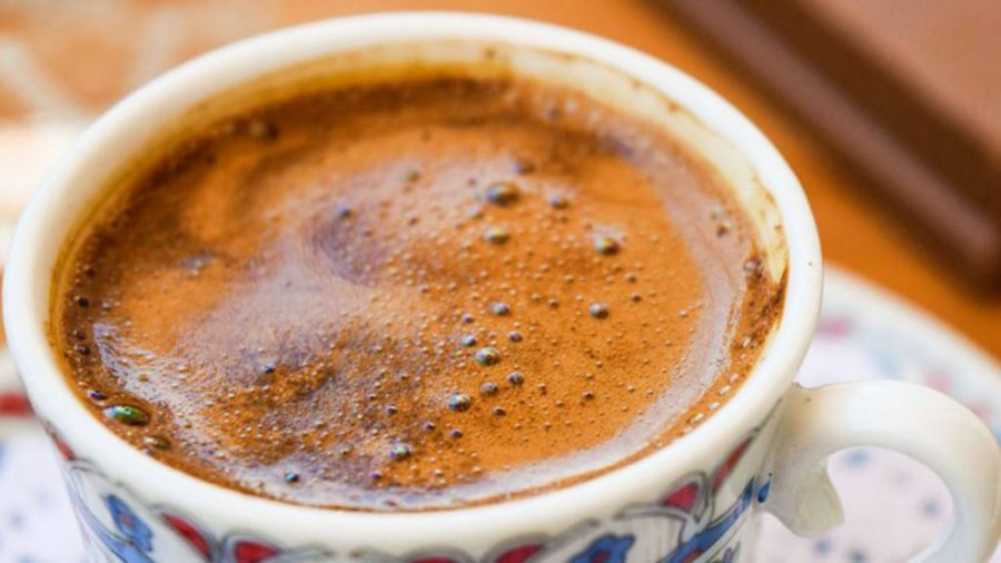 Sa kafeinë ka në një filxhan kafeje? Ndikimet që ajo ka në organizëm