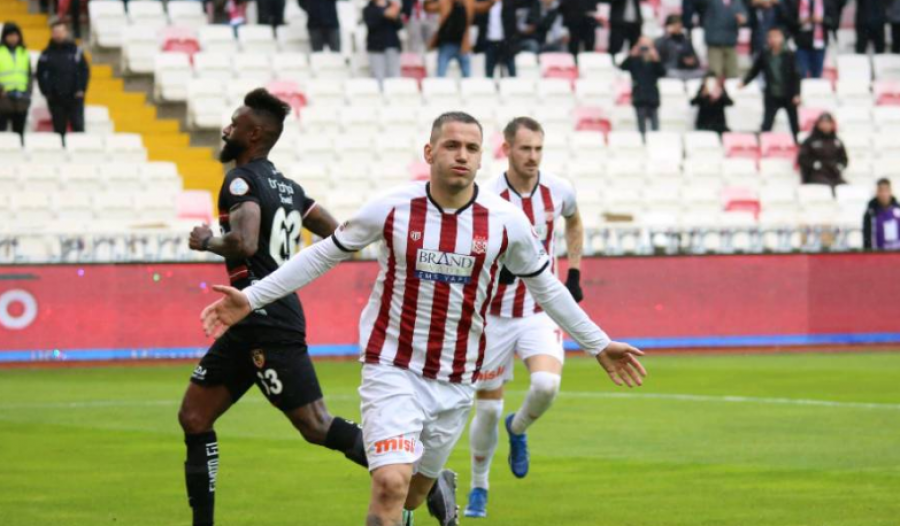 VIDEO/ Manaj lë firmën e tij me asist, Sivaspori mposht Trabzonsporin në transfertë