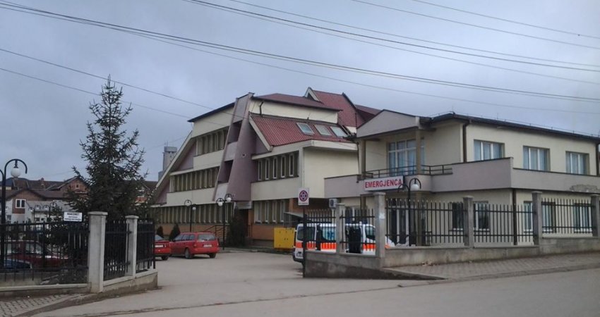 Sulmohet fizikisht infermieri në QKMF-në e Podujevës
