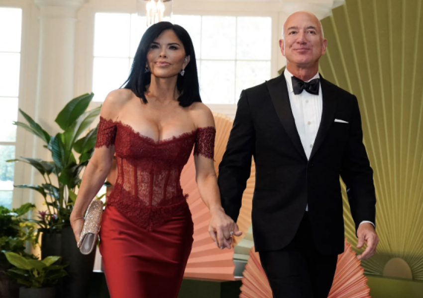Plasin kritikat në rrjet për të dashurën e Jeff Bezos: Veshje e papërshtatshme për darkën në Shtëpinë e Bardhë