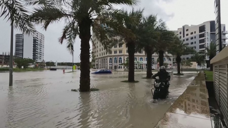 Stuhia ‘fundos’ Dubain, viktima dhe përmbytje, reshjet pritet të vazhdojnë