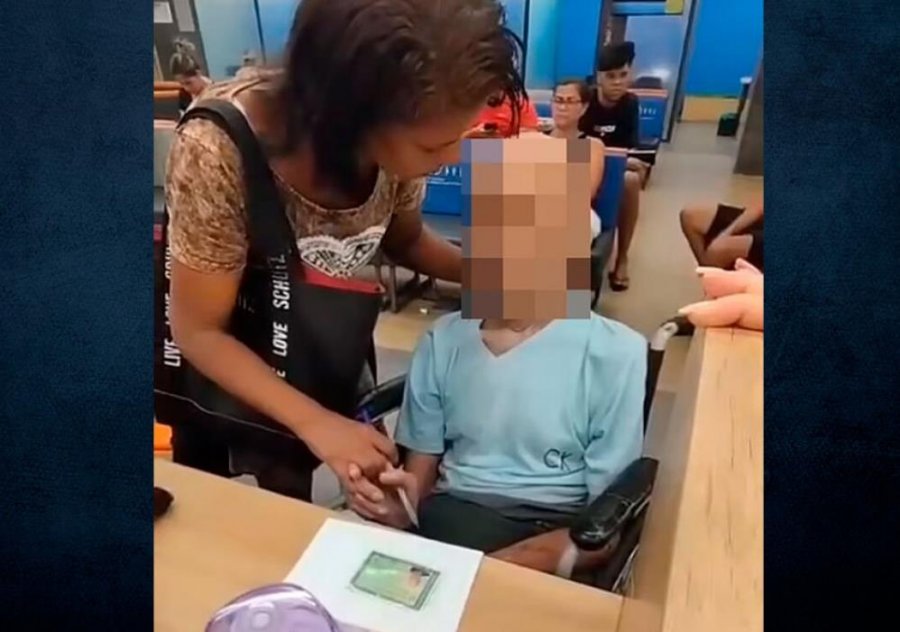VIDEO/ Brazil, një grua çon xhaxhanë e vdekur në bankë për të firmosur 3000 euro kredi!