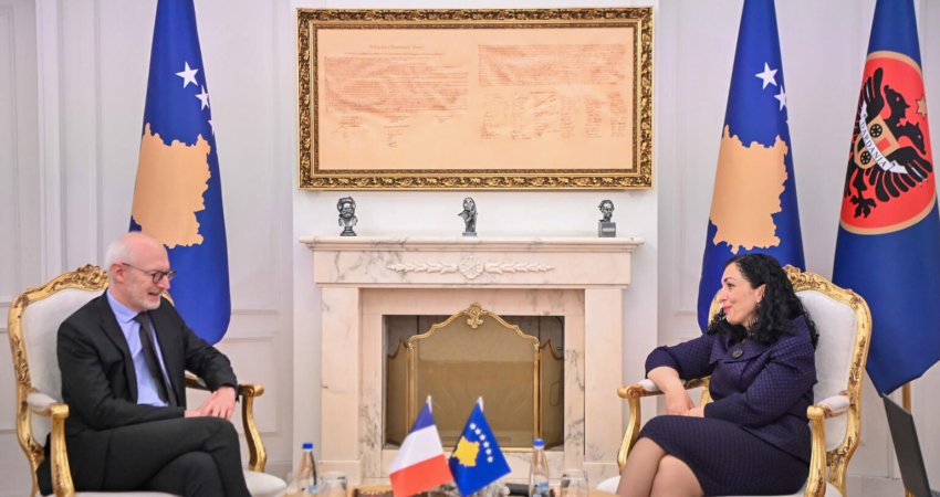 Osmani takohet me ambasadorin francez, u diskutuan mbajtja peng e kosovarëve dhe arrestimet e policëve në zonat kufitare