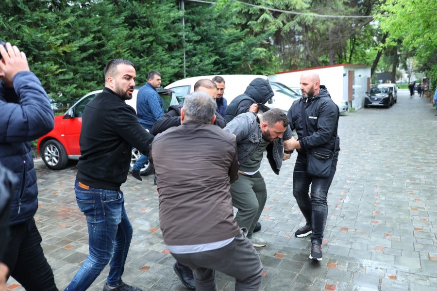 Rrëmbimi i protestuesit/ Strazimiri: Policia të shpjegojë, rrëmbyesit janë policë apo paramilitarë të '5D'