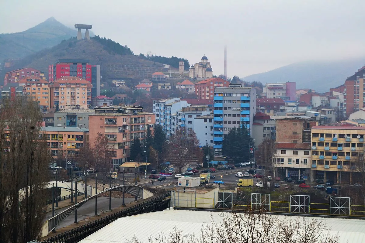 Serbët 'jobesnikë' nga Kosova që 'shkelin' rendin kushtetues të Serbisë