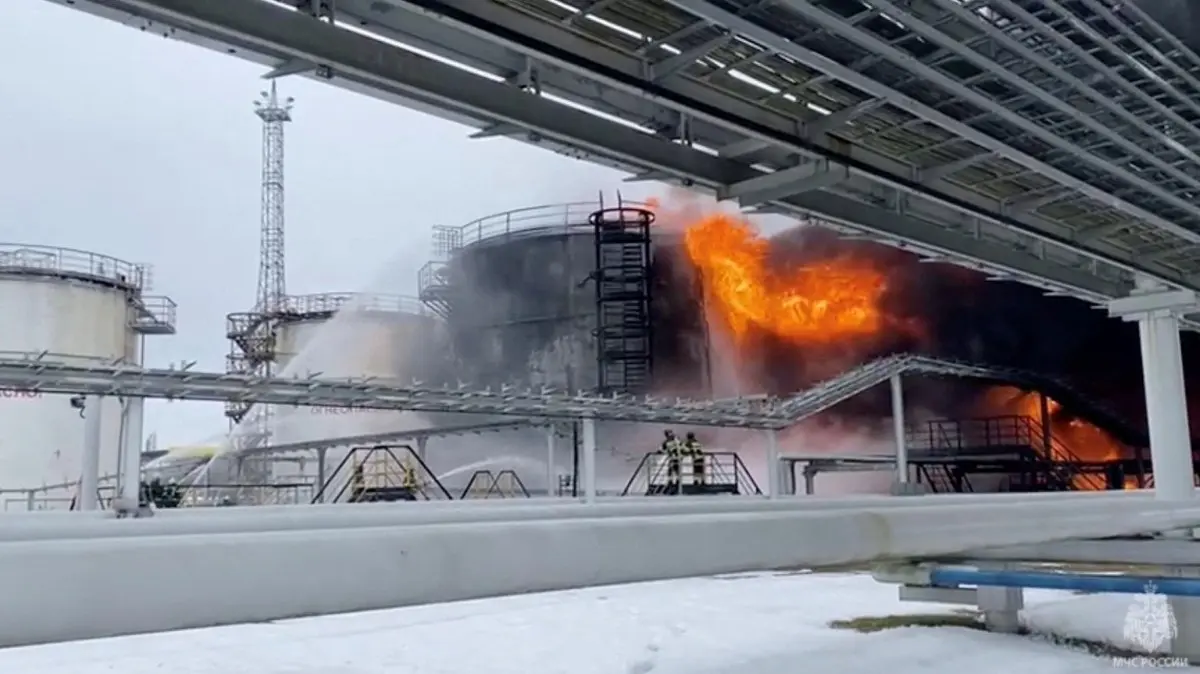 Rusi, një dron ukrainas i vë zjarrin depos së karburantit në Smolensk