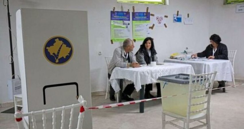 Ndryshimi i pozicionimit të kabinave të votimit, KQZ: E pamundëson fotografimin e votës, s’e cenon fshehtësinë e saj 