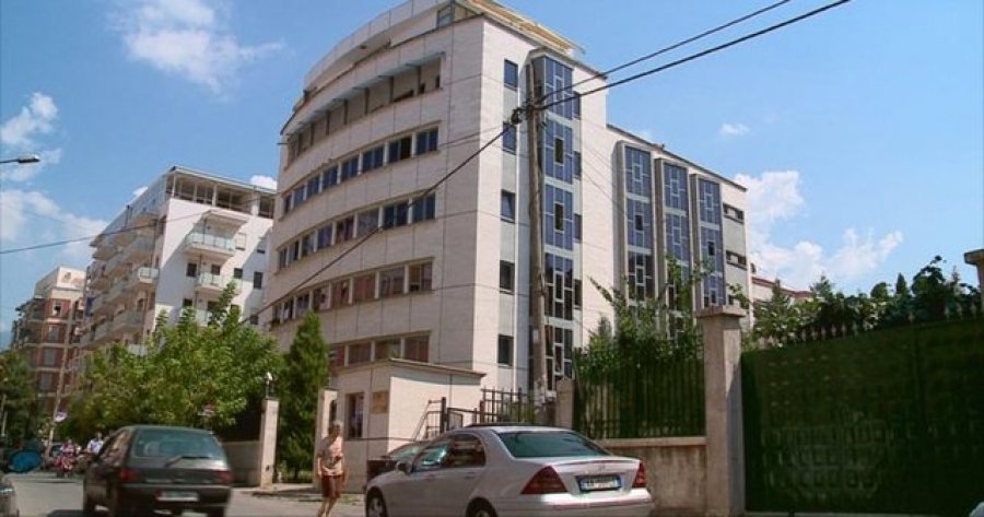 Akuza për ndërtim të paligjshëm dhe falsifikim dokumentesh, Prokuroria e Tiranës sekuestron vilën 2 katëshe në Petrelë