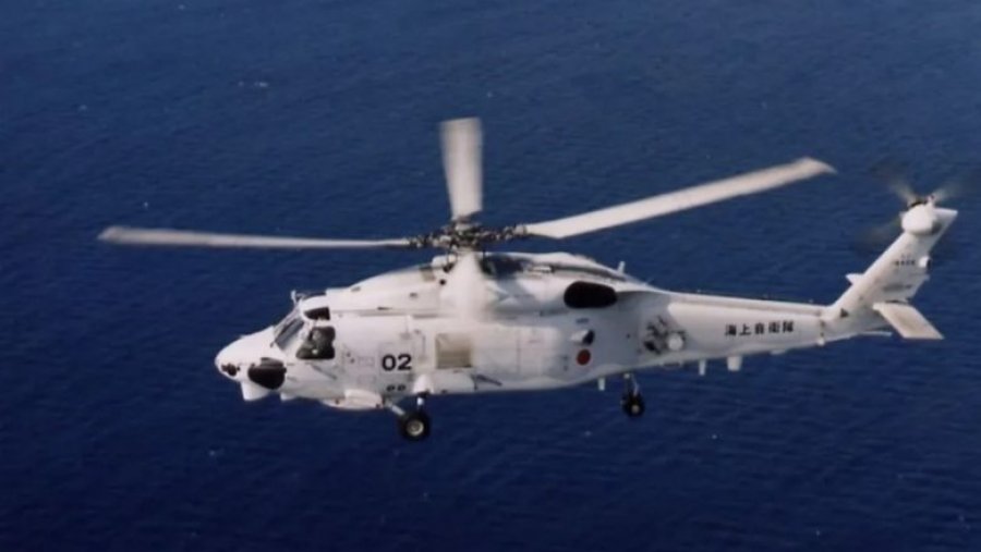 Dy helikopterë të ushtrisë japoneze përplasen në ajër, humb jetën një person dhe shtatë tjerë zhduken