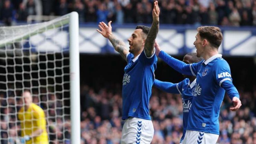 Everton nuk gabon në shtëpi, mposht Nottingham dhe i largohet 'zonës së ftohtë'