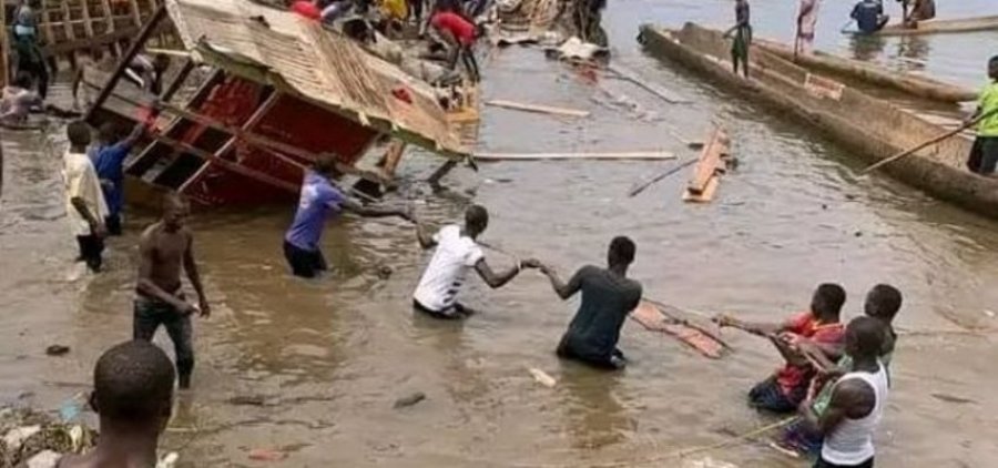 Rreth 50 të vdekur nga fundosja e anijes në Afrikën Qendrore