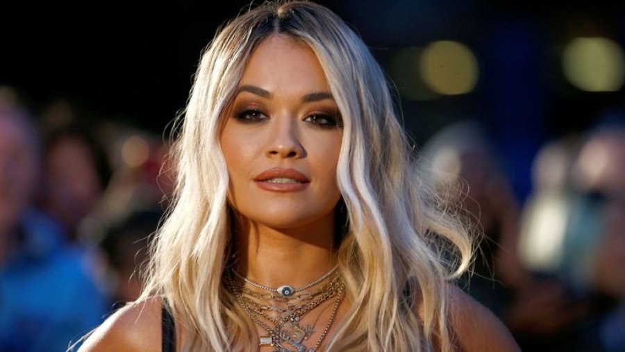 Rita Ora i bashkohet trendit të modelit të flokëve 'bob barok' dhe duket yll