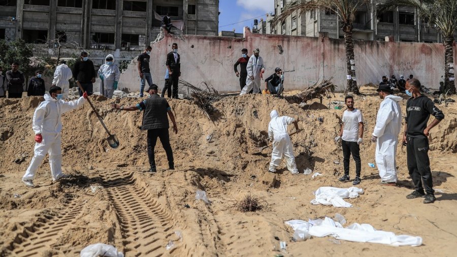 Gaza, zbulohen 283 trupave në një varr masiv në Khan Younis
