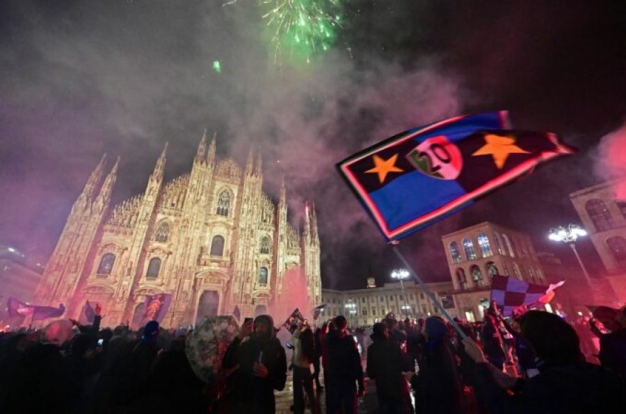 VIDEO/ Festa e titullit të Serie A, tifozët e Interit 'pushtuan' Piazza Duomo