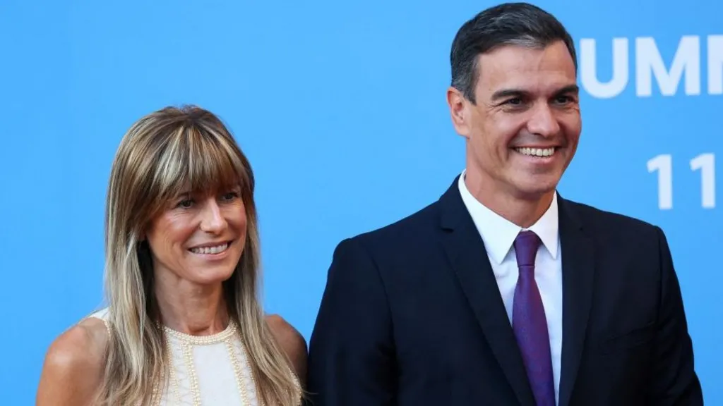 Pedro Sánchez ndalon detyrat publike, gruaja përballet me një hetim për korrupsion