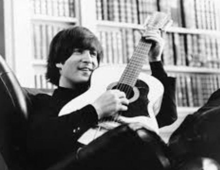 Kitara e humbur prej 50 vitesh e John Lennon del në ankand, pritet të thyej rekod