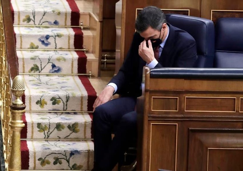 Kryeministri i Spanjës po shqyrton dorëheqjen për shkak të hetimeve ndaj bashkëshortes së tij